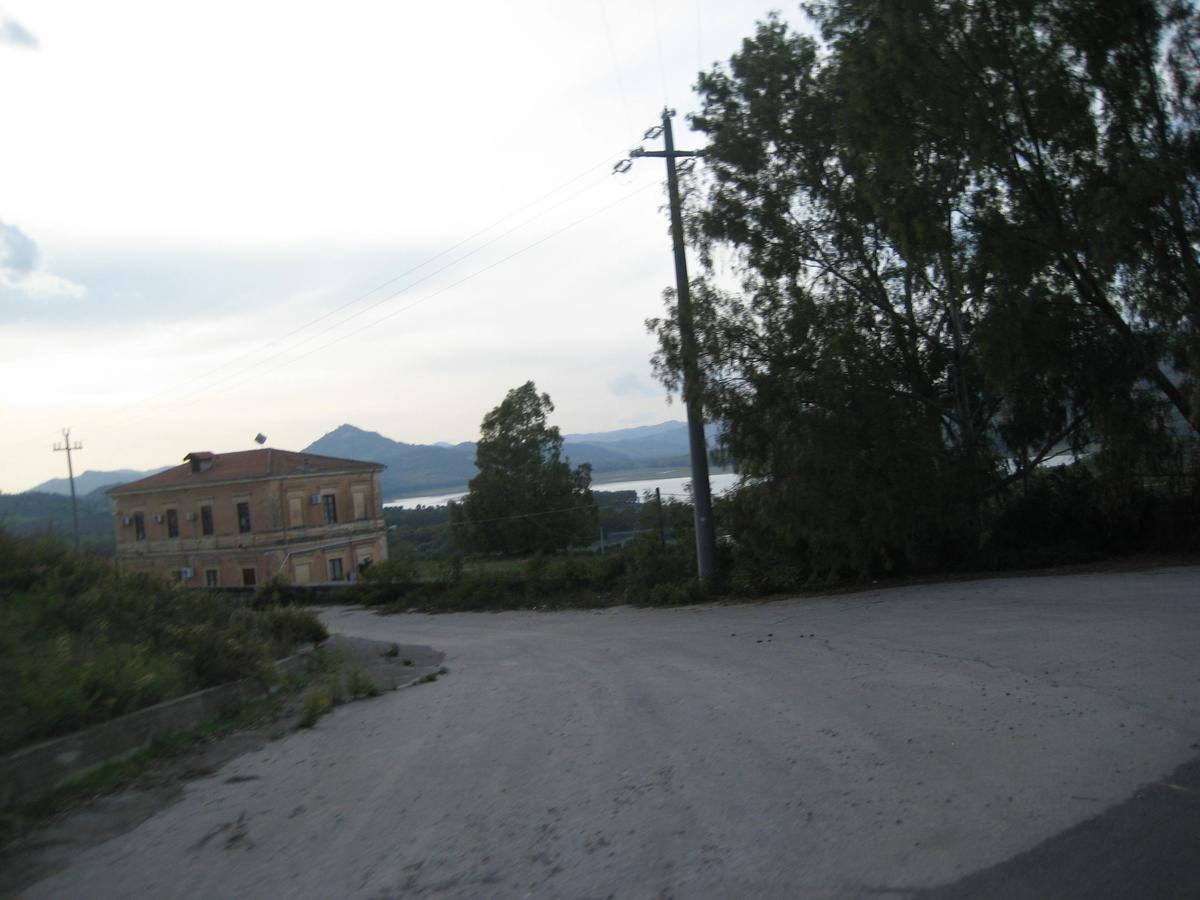 Oasi Del Lago Regalbuto 外观 照片