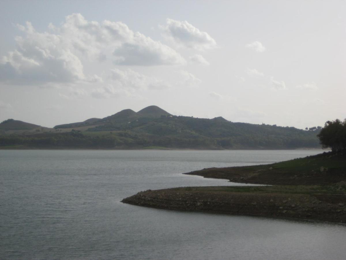 Oasi Del Lago Regalbuto 外观 照片